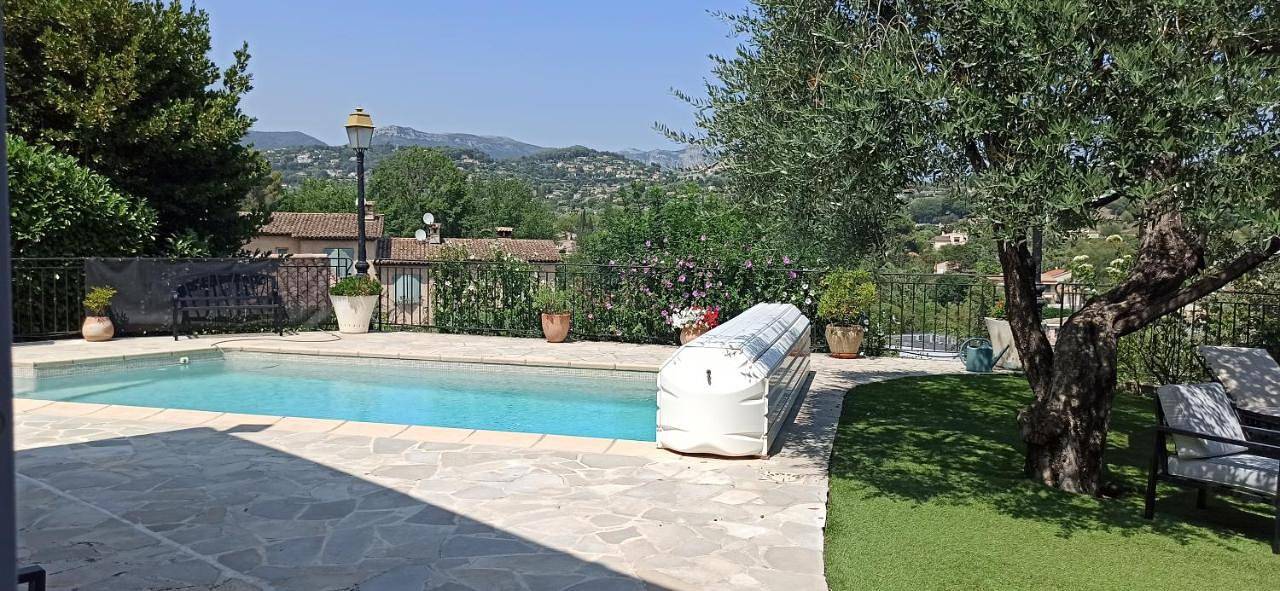 Chambre avec vue in La Colle-sur-Loup, Côte méditerranéenne (France)