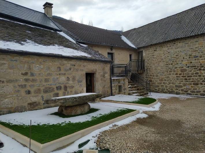 Gîte pour 12 personnes, avec terrasse à Saint-Étienne-du-Valdonnez - 3