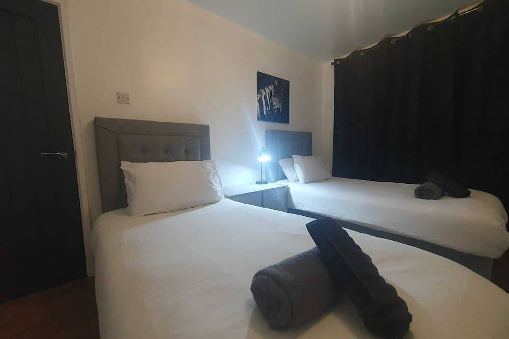 Luxury 5 - New Bedroom Chalet in Luton, Chiltern Hills