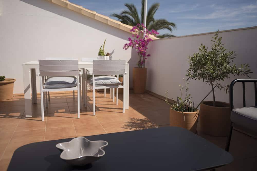 Apartamento entero, Apartamento Dúplex junto al lago. Wifi in La Savina, Formentera