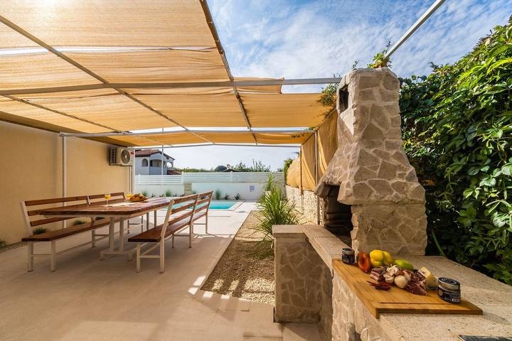 Besondere Villa mit Salzwasserpool, Billard, Tischtennis in Pula-Medulin, Pula