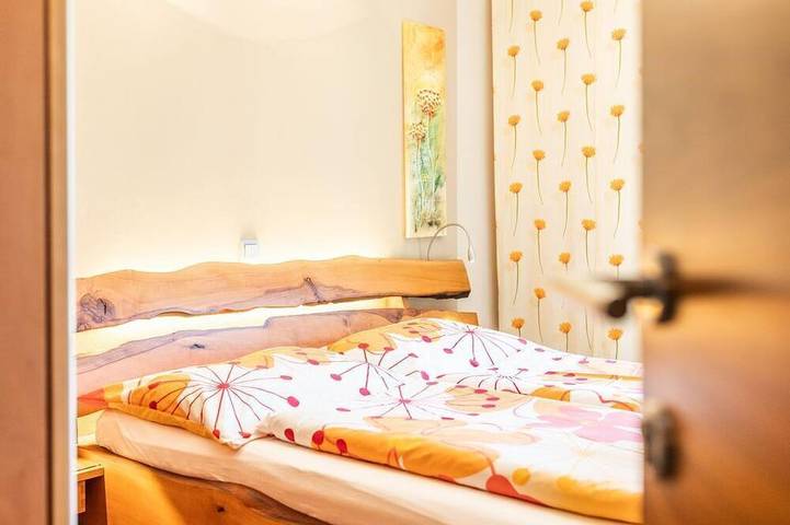 Romantikzimmer \"Birne\" mit Wintergartenzugang - Haus Bergblick in Fuschl am See, Bezirk Salzburg-Umgebung