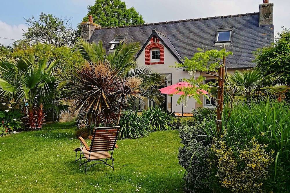690-Villa de charme au cœur d’un jardin luxuriant in Audierne, Côte de Cornouaille