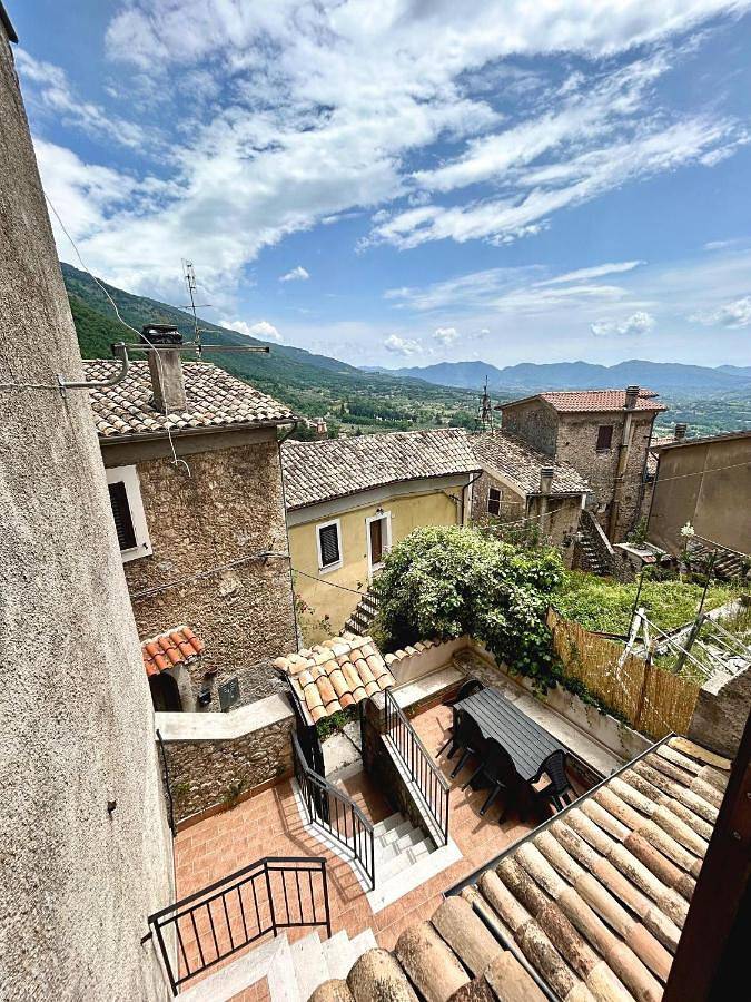 Location de vacances pour 4 personnes, avec jardin et vue à San Donato Val di Comino