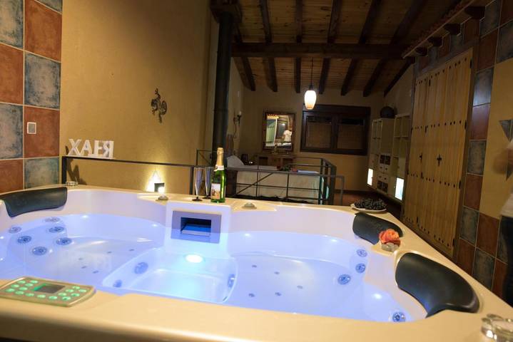Casa rural para 5 personas, con jacuzzi en Navatejares - 2