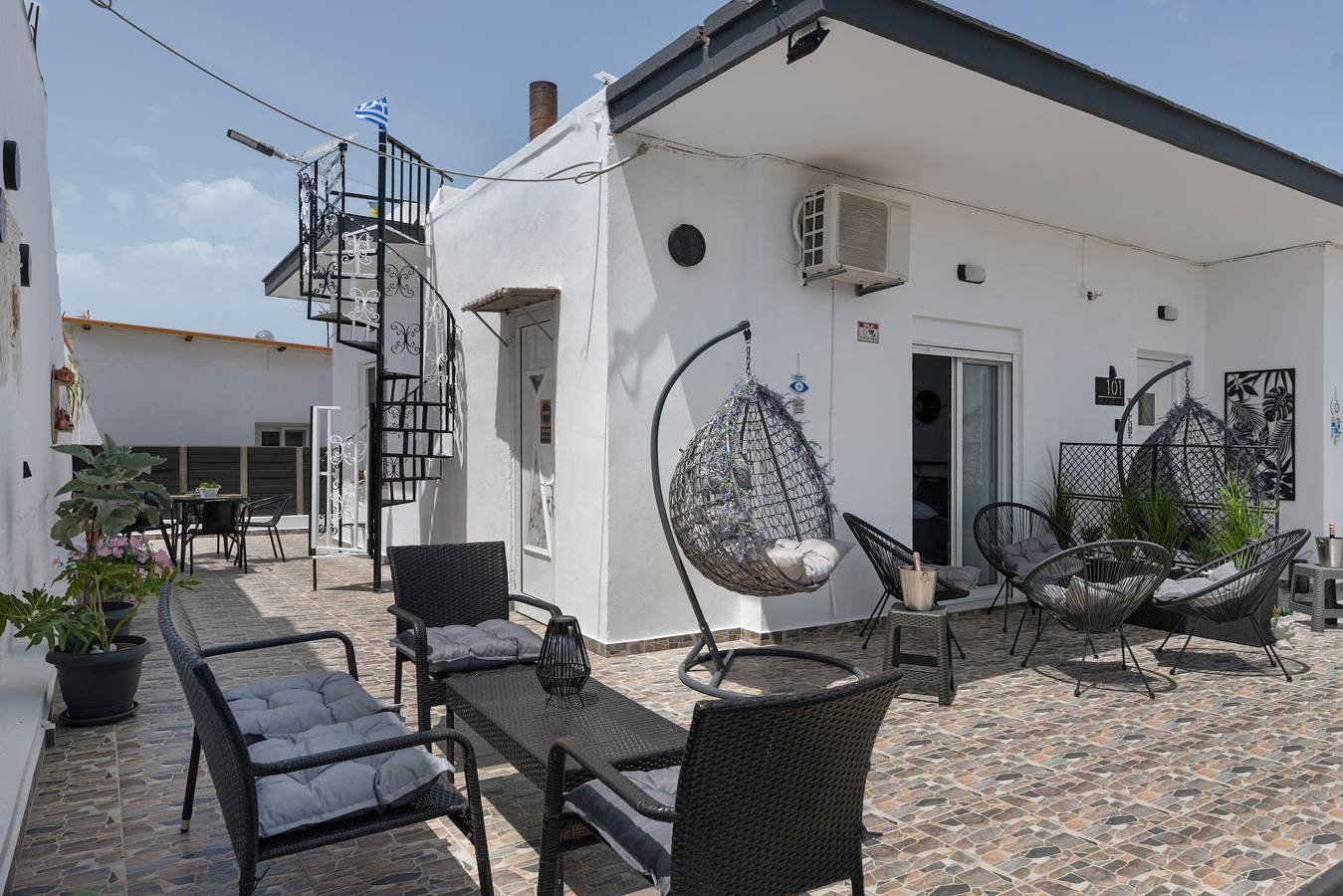 Ganze Wohnung, Studio 'Village Suite 102' mit Gemeinschaftspool & Terrassen mit Ausblick, ideal für Kitesurfer in Fanes, Rhodos