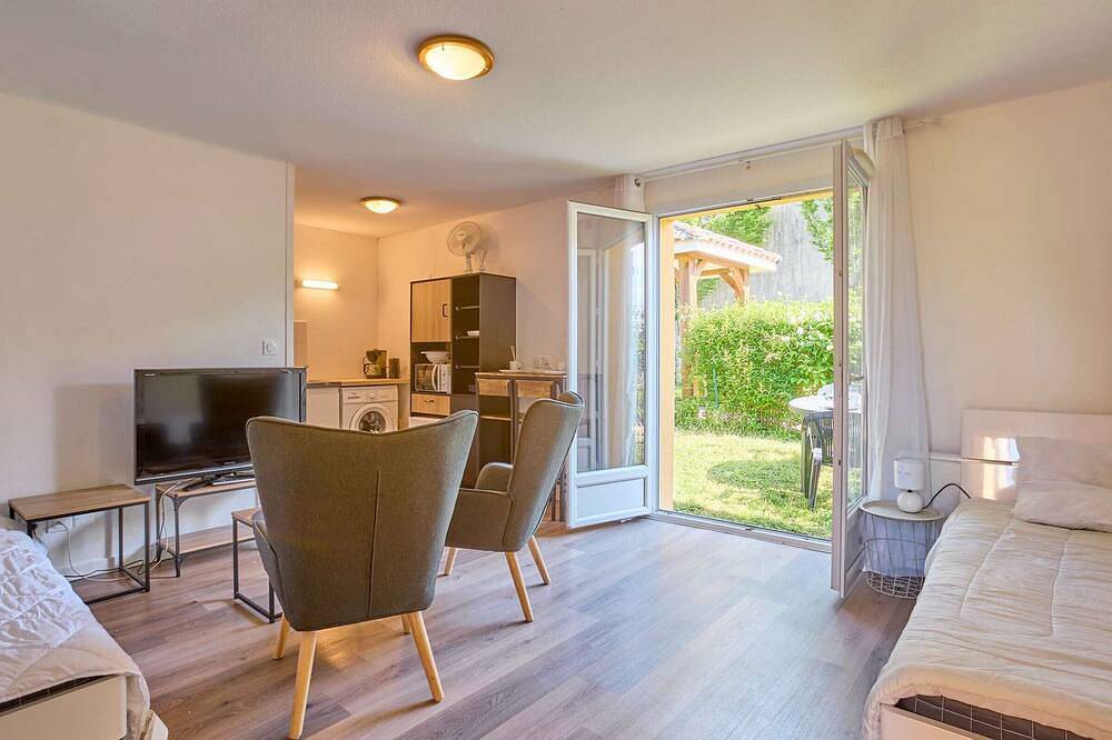 Apartamento entero, Estudio moderno con terraza y wifi in Cazaubon, Gers