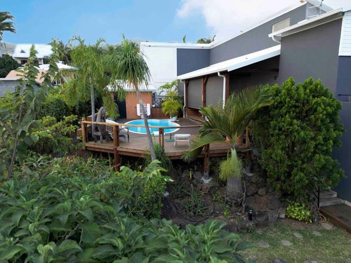 Gîte pour 2 personnes, avec jardin ainsi que piscine et vue à L'Étang-Salé - 2