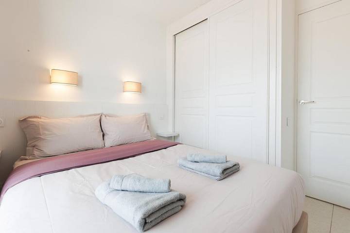 Gîte pour 6 personnes, avec vue ainsi que balcon et piscine dans Office De Tourisme Cannes La Bocca - 3