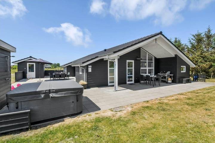 Vakantiehuis voor 8 personen, with tuin and sauna as well as terras and whirlpool - 1