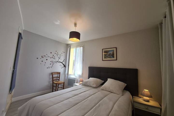 Maison de vacances en Berry avec grand terrain, plage à 2 min, animaux acceptés et terrasses privées in Baraize, La Châtre und Umgebung