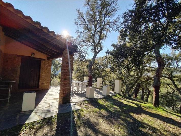 Apartamento para 6 personas, con terraza además de piscina y jardín, Se admiten mascotas en Jabugo