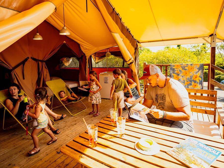 Camping Sites et Paysages - La Pinède - Tente 4 personnes - Lodge - Sans sanitaires in Lézignan-Corbières, Région de Narbonne