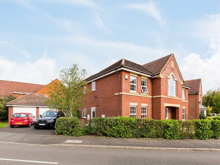 Glamping for 8 people, with garden in Warwickshire