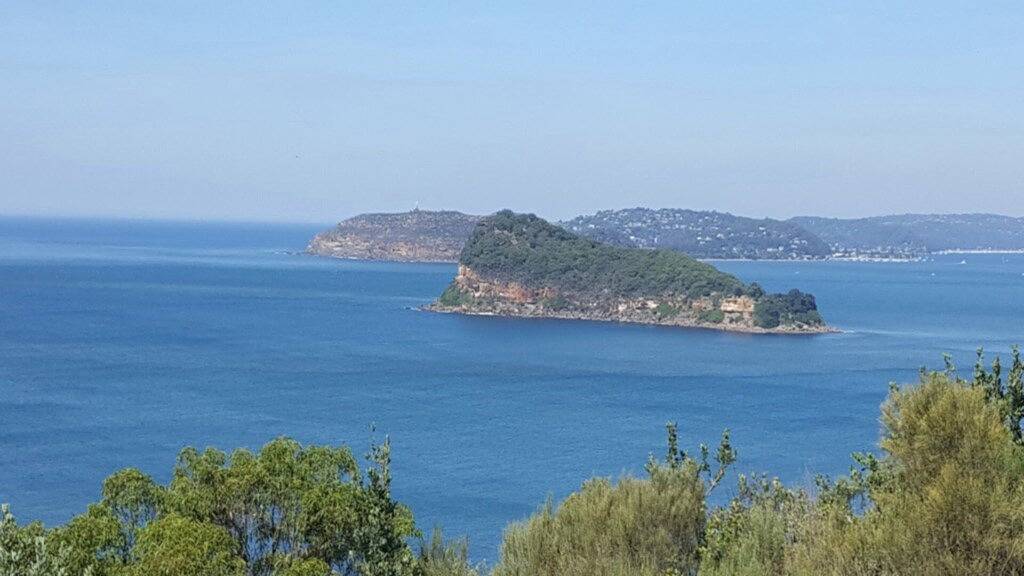 The Deck @ Pearlie by Holidayco. in Pearl Beach, New South Wales