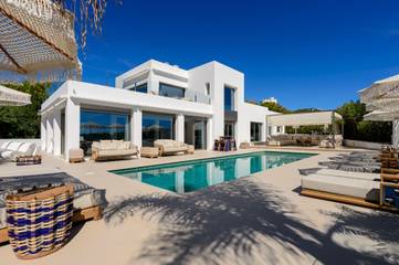 Villa in Santa Eulària des Riu, Ibiza Osten für 9 