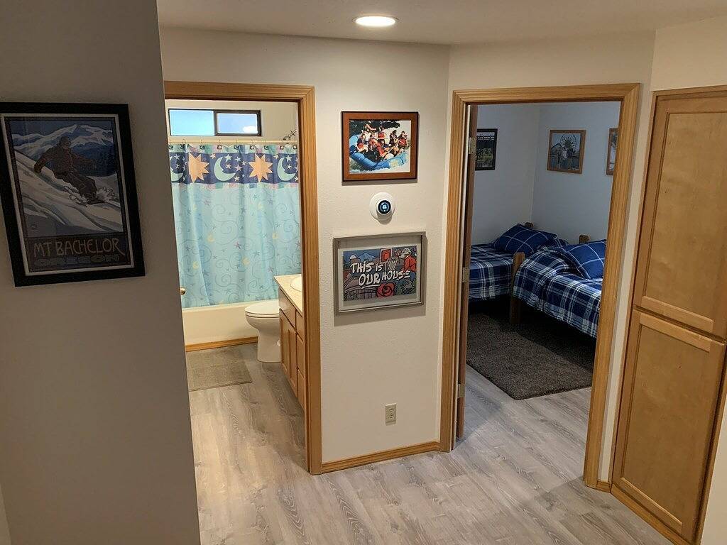 Unbegrenztes Sharc! Schönes Sunriver Haus, wünschenswerte Lage. Whirlpool, Wi-Fi in Sunriver, Deschutes County