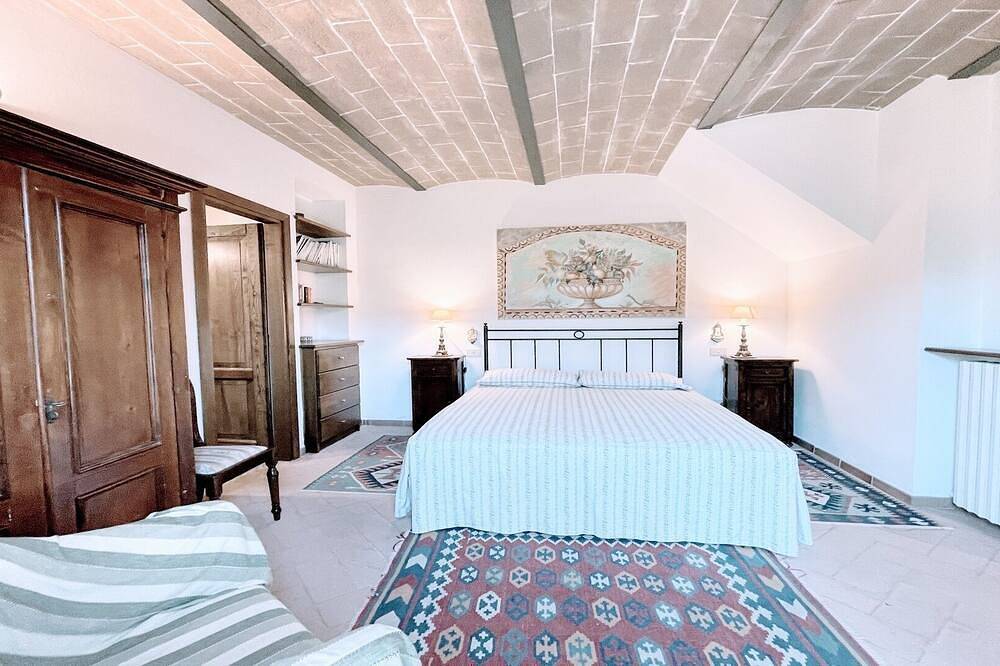 Spoleto Splash : Tower with private garden + terraces - sleeps 4/5 in Spoleto, Perugia Province