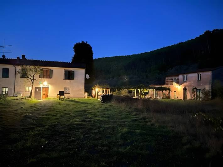 Agriturismo per 10 persone, con Balcone e Idromassaggio nonché Giardino a Cascina