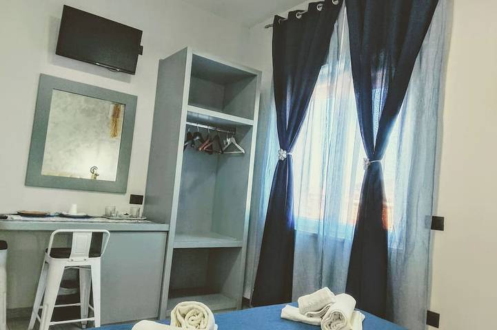 18 Sqm double room with private bathroom, refrigerator, air conditioning Vesuvius view in Pompei, Vesuvio National Park