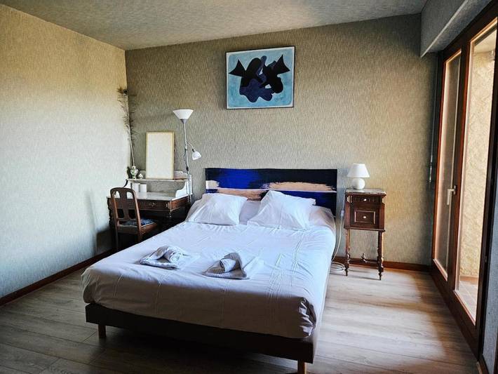 Location de vacances pour 9 personnes, avec jardin ainsi que vue et piscine à Saint-Georges-les-Bains - 3