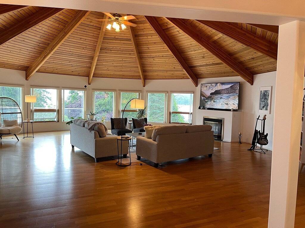 Unique and Stunning 3 Bedroom Home with Ocean View in Sechelt, Sunshine Coast Regional District