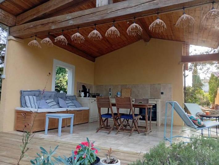 Location de vacances pour 2 personnes, avec vue ainsi que terrasse et piscine à Saint-Siffret - 2