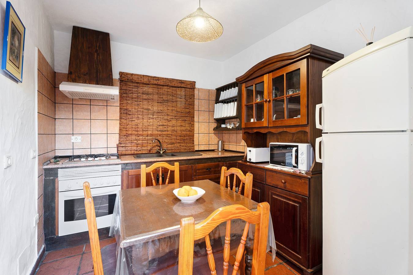 Appartement entier, Appartement 'Trebol 3' avec vue sur la mer, terrasse privée et Wi-Fi in El Mocanal, Valverde