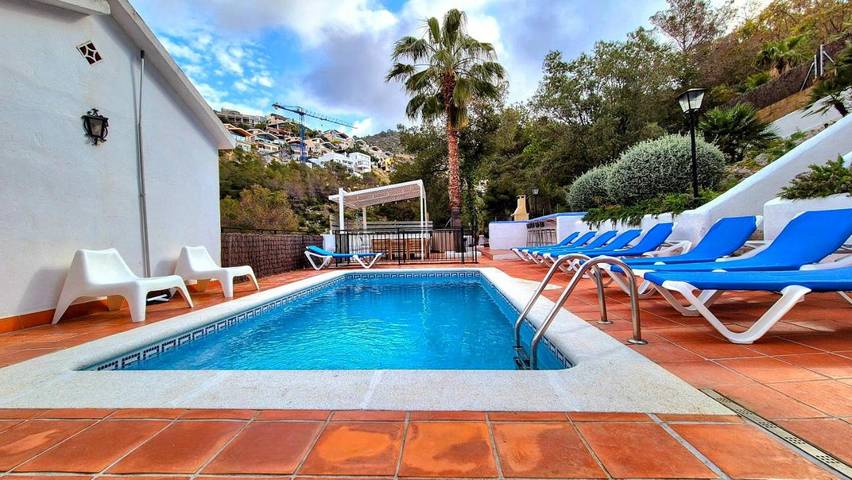 Casa de vacaciones para 22 personas, con jardín además de piscina y vistas - 1