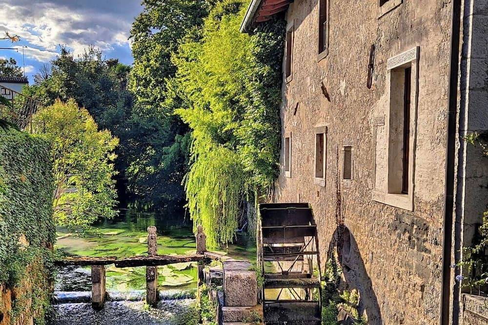 Bonita casa de campo con jardín, en el castillo, no lejos de Venecia y la playa. in Strassoldo, Cervignano del Friuli