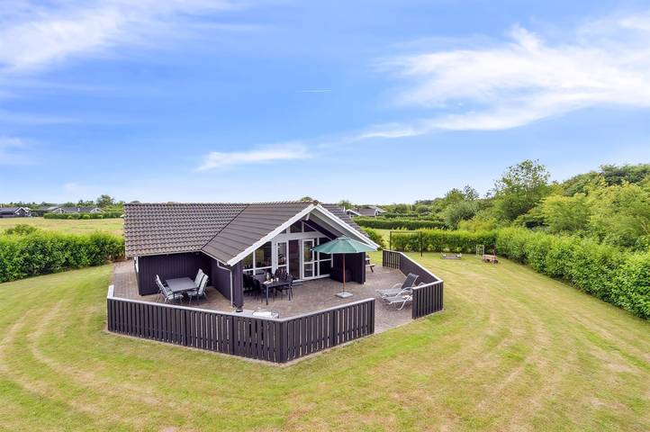 Ferienhaus für 6 Personen, mit Sauna und Terrasse sowie Whirlpool und Garten in Sydals