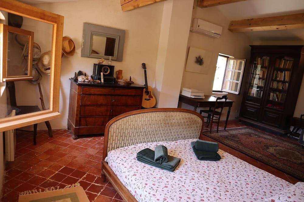 Bastide in the Heart of the Provencal valley in Le Beausset, Mittelmeerküste (Frankreich)