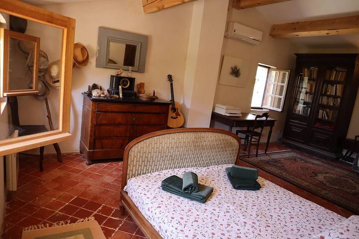 Bastide in the Heart of the Provencal valley in Le Beausset, Mittelmeerküste (Frankreich)