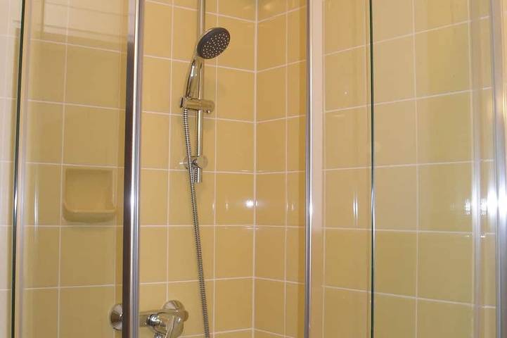 Ganze Wohnung, Ruhige Nichtraucher-Ferienwohnung mit schönem Garten in Freiburg-Gundelfingen in Gundelfingen, Südschwarzwald