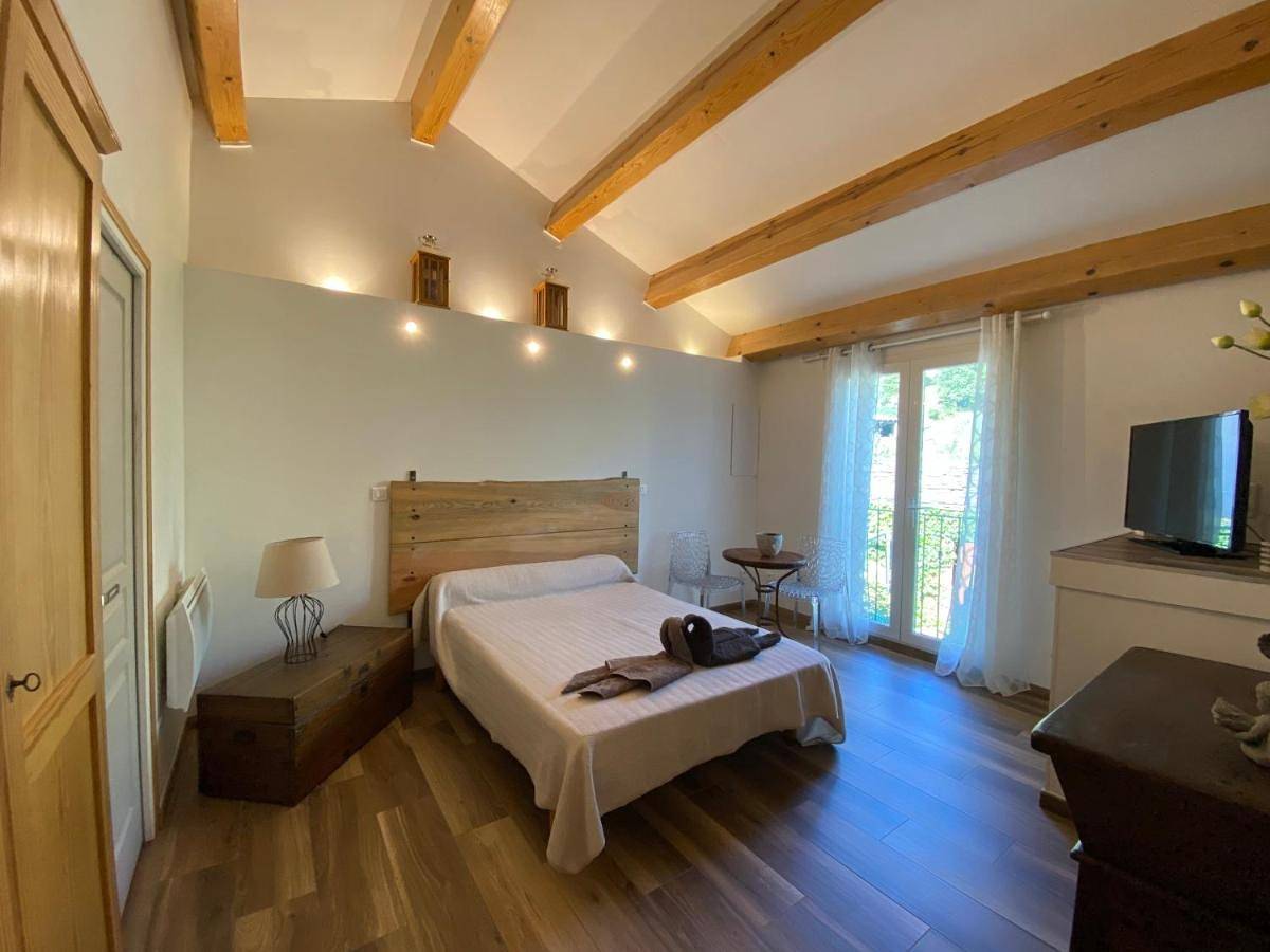 A Mandria, appartements avec cuisine 30m2, patio, vue Montagnes et citadelle, 5 minutes à pied du centre ville et des rivières in Corte, Parc naturel régional de Corse