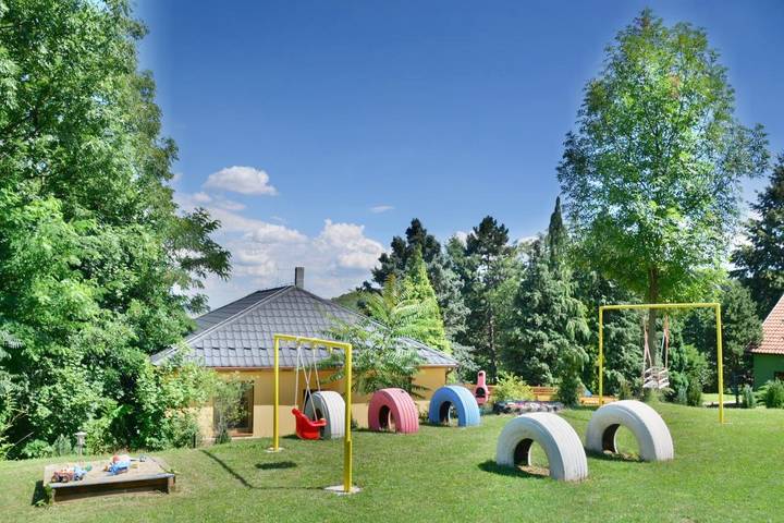 Ferienhaus für 11 Personen, mit Pool und Ausblick sowie Sauna und Garten, kinderfreundlich - 1