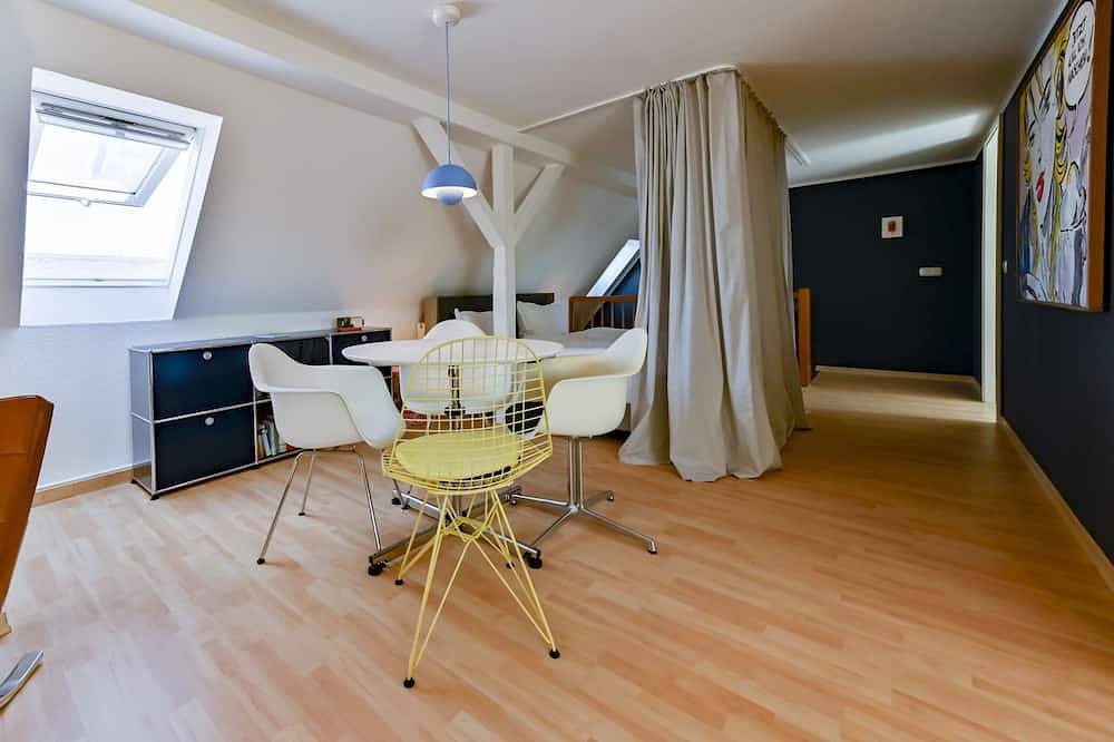 Apartamento entero, Diseñador-Maissonette-Apartamento-Baño Privado-Vista a la Ciudad in Chemnitz, Chemnitz (region)