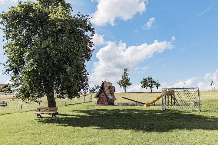 Ferienhaus für 2 Personen, mit Balkon/Terrasse und Terrasse sowie Garten und Sauna in Fränkisches Seenland