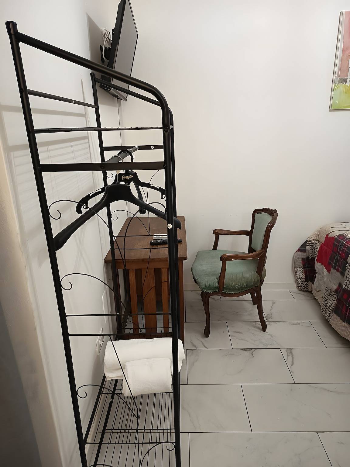 Room 'Camera Peonia - Singola' with Shared Garden, Wi-Fi and Air Conditioning in Prato, Prato Province