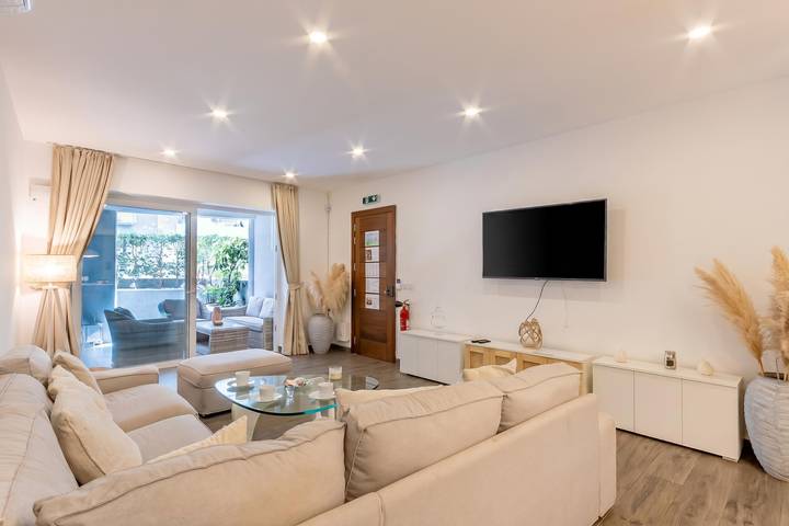 Ganze Wohnung, Modern Beautiful Pool And Sea Apt Qawra in Qawra, St. Paul's Bay