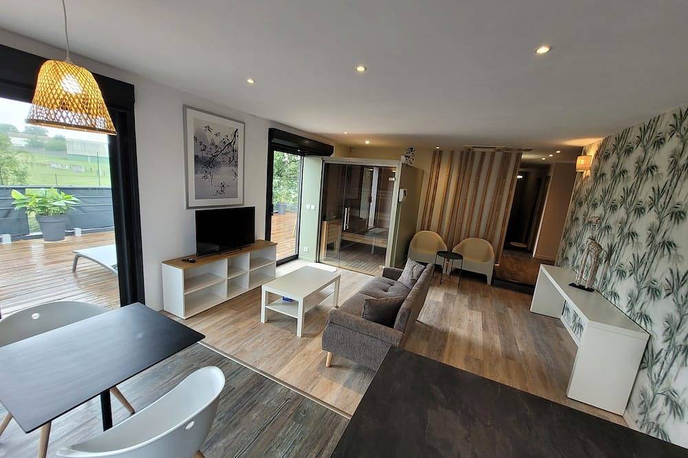 Apartamento entero, Large apartment with hammam, sauna, terrace, between Bordeaux and Saint-Emilion in Fargues-Saint-Hilaire, Región de Burdeos