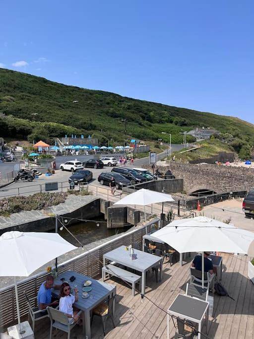Entire apartment, Fabulous Beach Pad Just 20 Paces From The Sea in Mawgan Porth, Cornwall