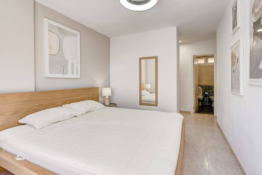 Entire apartment, Winter Gardens, Golf del Sur, 2 Bedrooms 2 Bathrooms apartment with terraze in Las Adelfas, Amarilla Golf