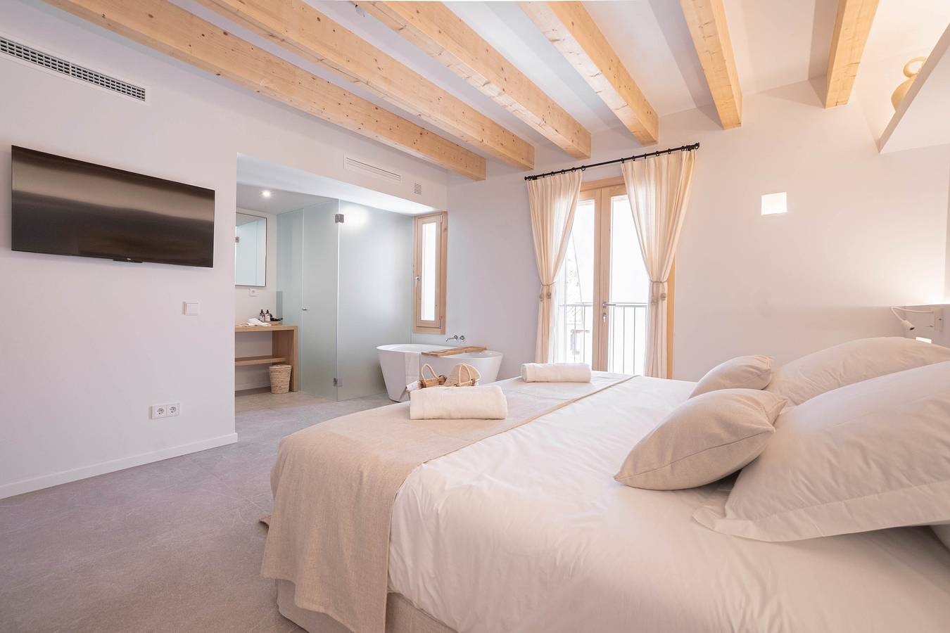 Room '203 - Doble Superior' with Sea View, Wi-Fi and Air Conditioning in Capdepera, East Majorca