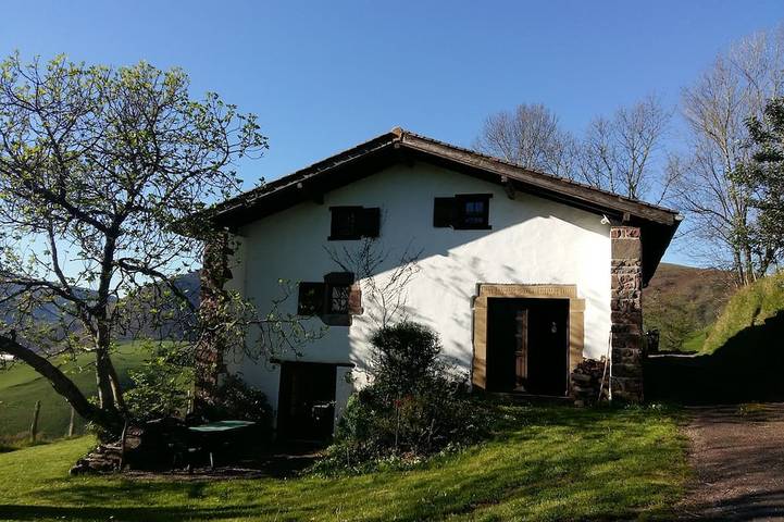 Gîte pour 6 personnes, avec terrasse et jardin à Bidarray