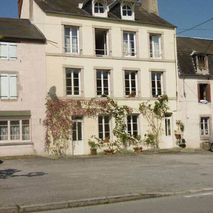 Gîte pour 5 personnes, avec jardin, animaux acceptés à Jarnages
