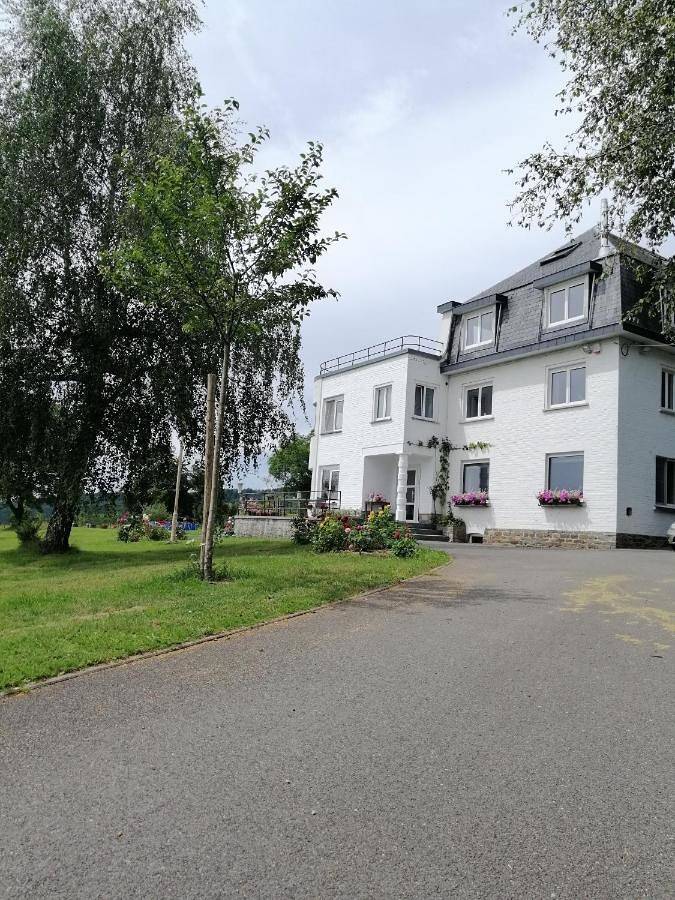 Vakantiewoning voor 2 personen, with Terras and Tuin as well as Zwembad and Uitzicht in Stavelot