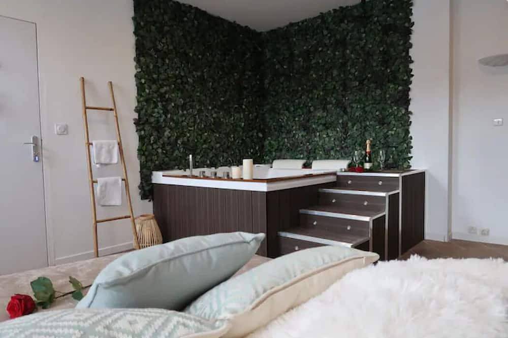 Entire apartment, La Suite - Jacuzzi in Saint-Valery-en-Caux, Dieppe region