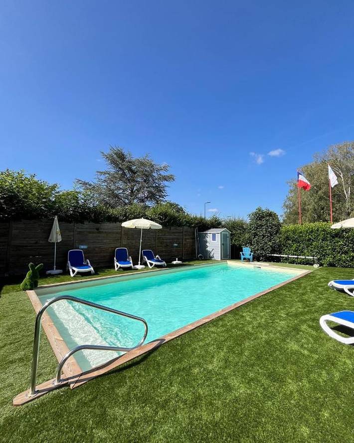 Location de vacances pour 6 personnes, avec Terrasse ainsi que Piscine et Vue dans Ébreuil