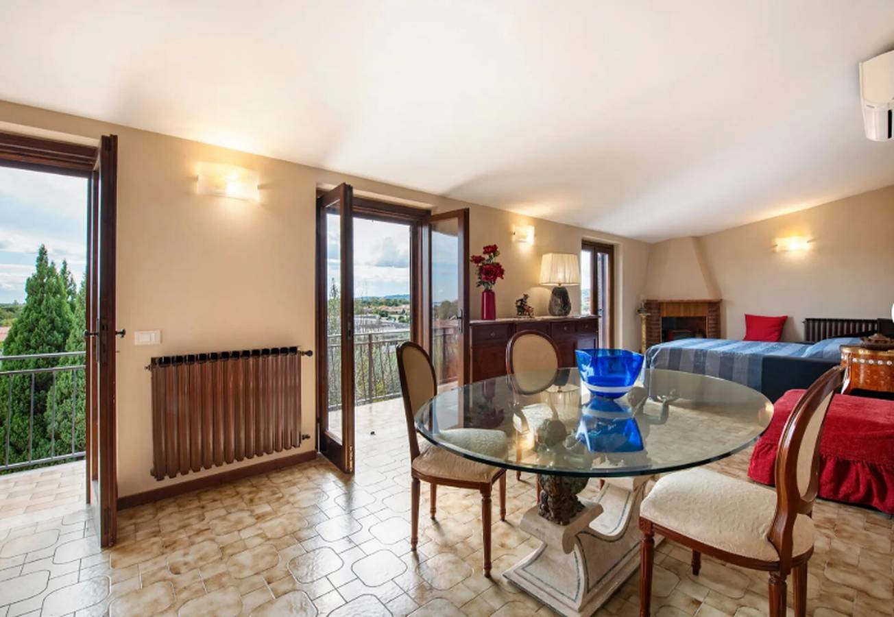 Entire apartment, Apartment 'Solarolo Cristina' with Lake View, Wi-Fi and Air Conditioning in Manerba del Garda, Garda Mountains
